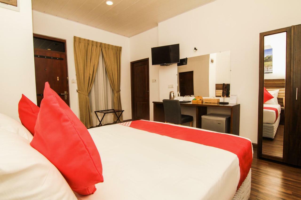 Clove Transit Hotel Kotugoda Exterior photo