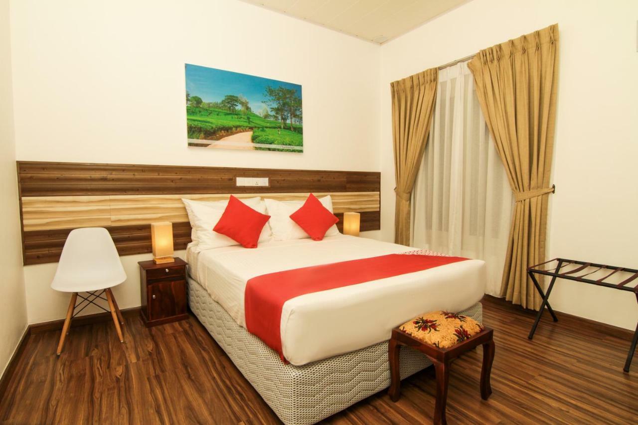 Clove Transit Hotel Kotugoda Exterior photo