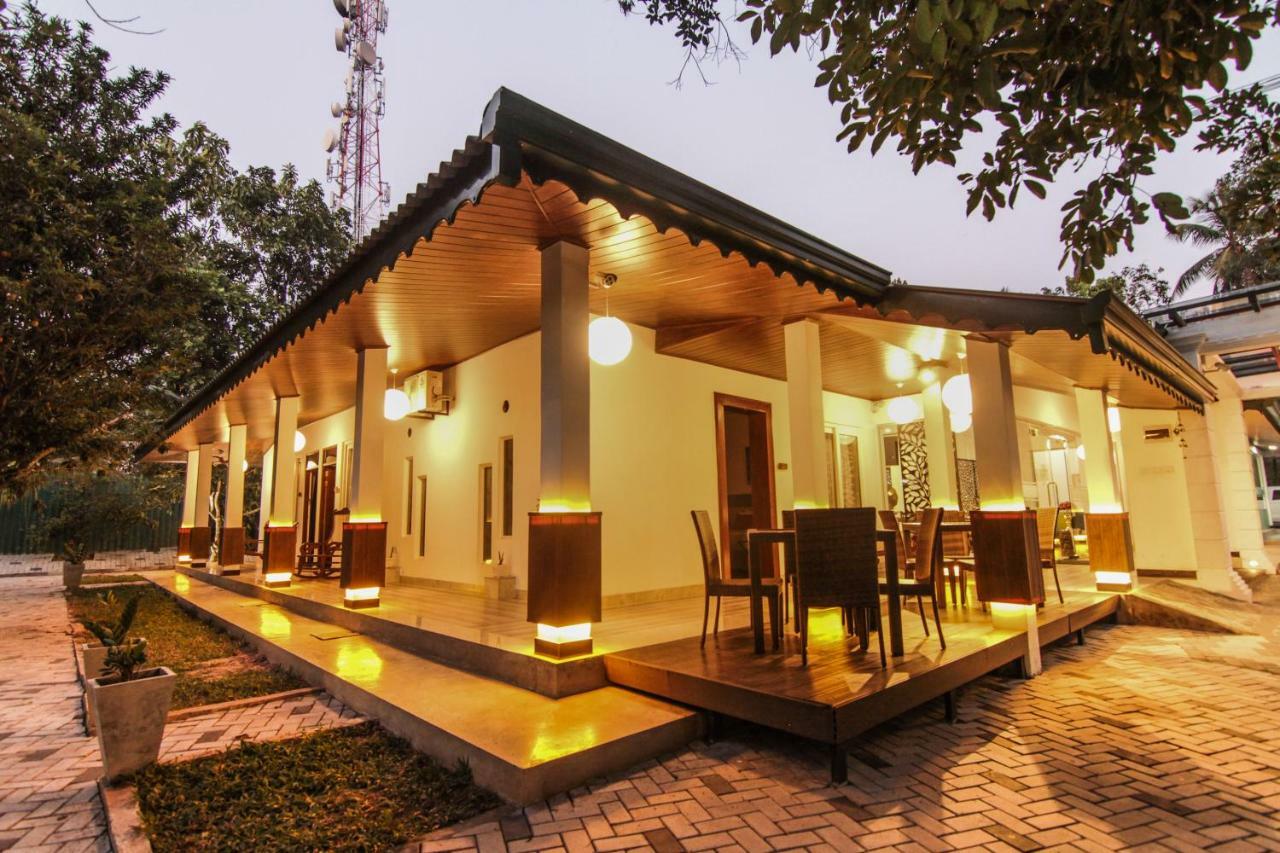Clove Transit Hotel Kotugoda Exterior photo