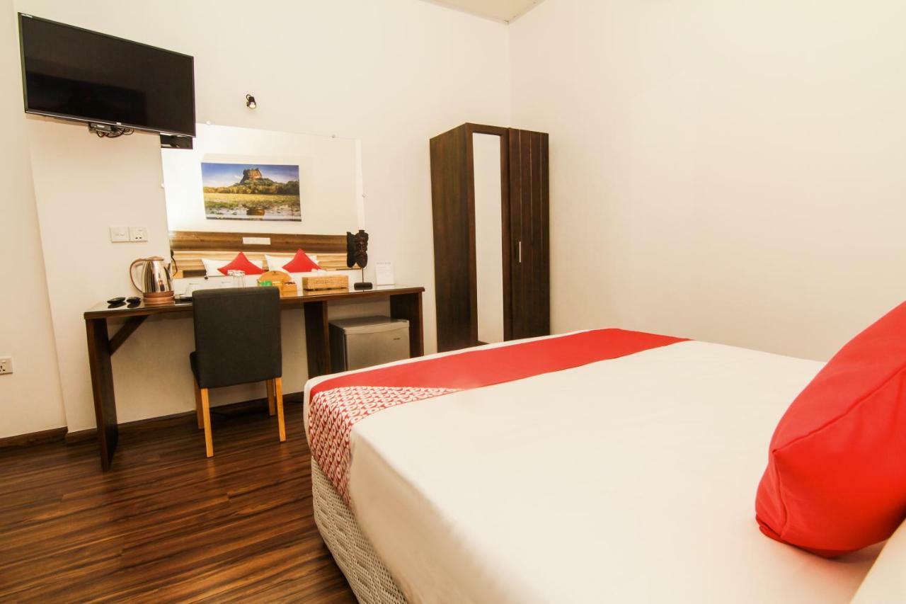 Clove Transit Hotel Kotugoda Exterior photo
