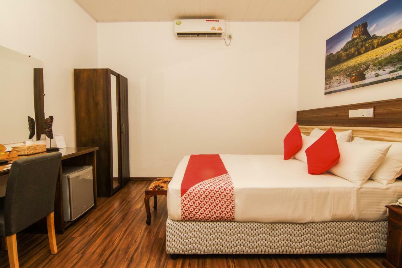 Clove Transit Hotel Kotugoda Exterior photo
