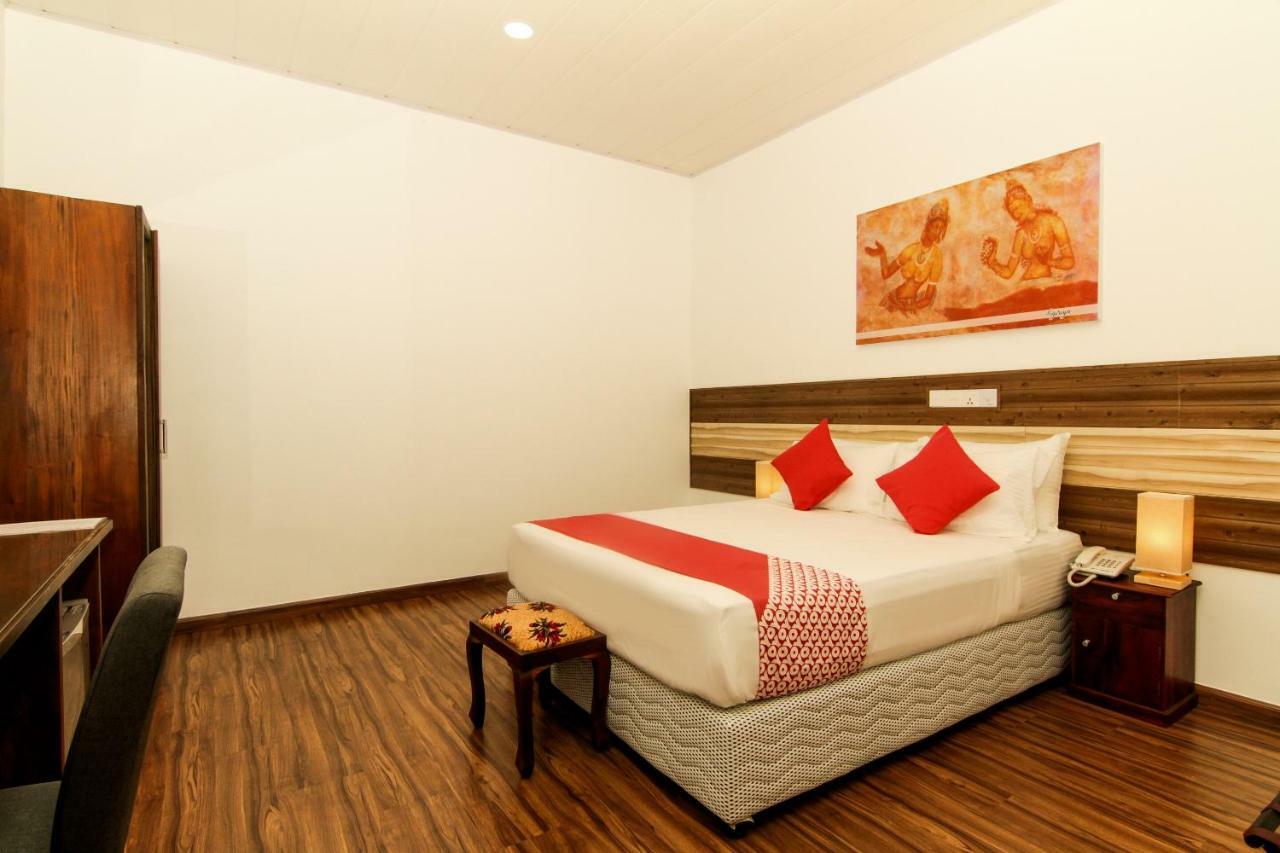 Clove Transit Hotel Kotugoda Exterior photo