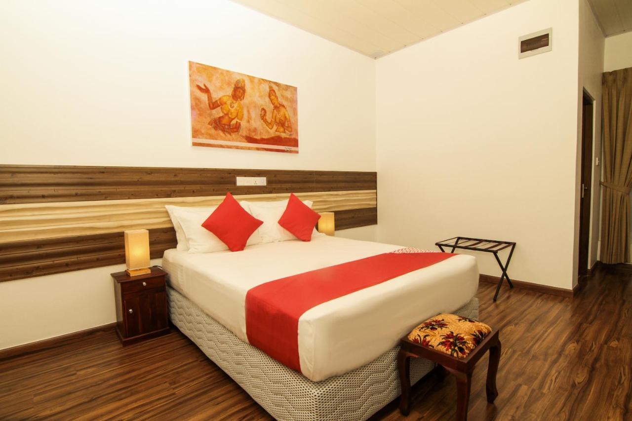 Clove Transit Hotel Kotugoda Exterior photo