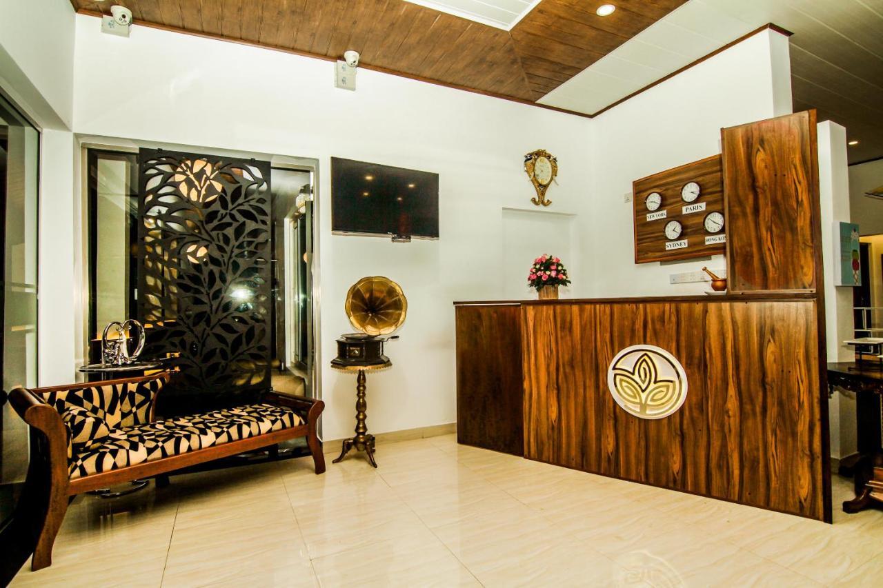 Clove Transit Hotel Kotugoda Exterior photo